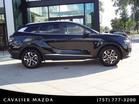 Used 2025 Kia Sportage EX AWD/4WD image 3