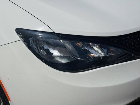 Used 2023 Chrysler Voyager LX FWD image 32