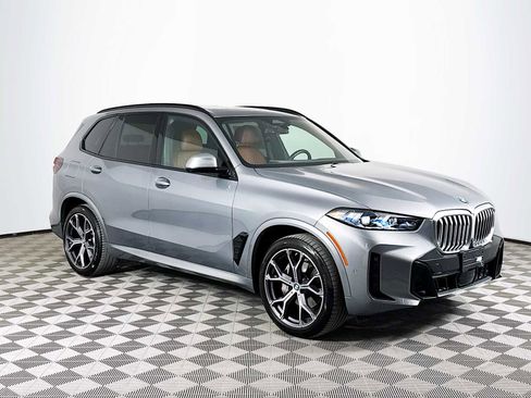 Used 2024 BMW X5 xDrive40i w/ M Sport Package image 3