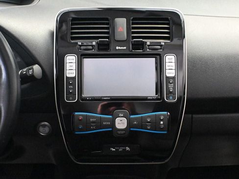 Used 2014 Nissan Leaf SL w/ Premium Package FWD image 12