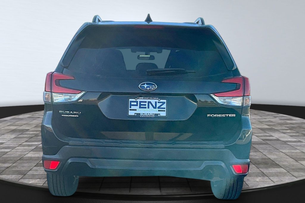 Used 2021 Subaru Forester Premium AWD/4WD image 5