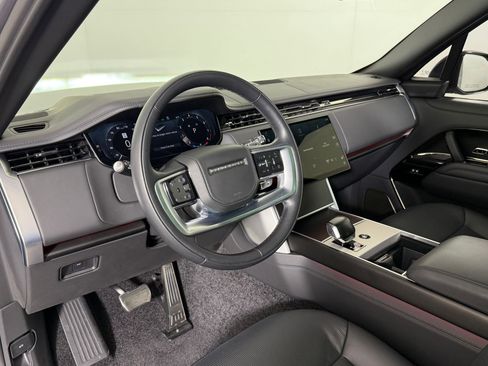 Used 2024 Land Rover Range Rover SV image 4