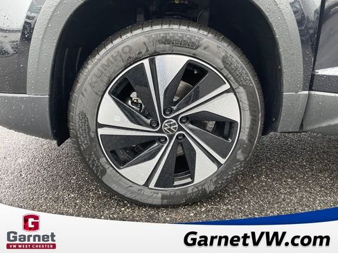 New 2026 Volkswagen Taos SE image 24