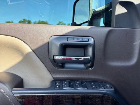 Used 2016 GMC Sierra 2500 Denali w/ Duramax Plus Package AWD/4WD image 19