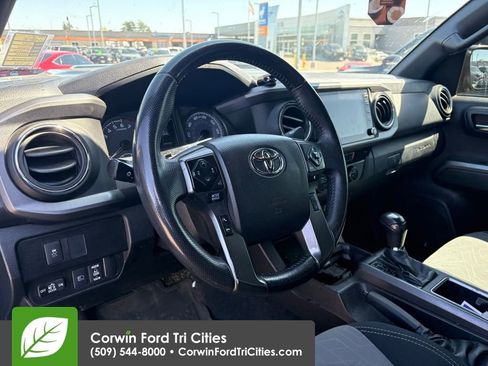 Used 2021 Toyota Tacoma TRD Sport image 15