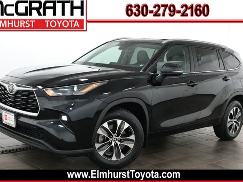 Certified 2024 Toyota Highlander XLE AWD/4WD image 1