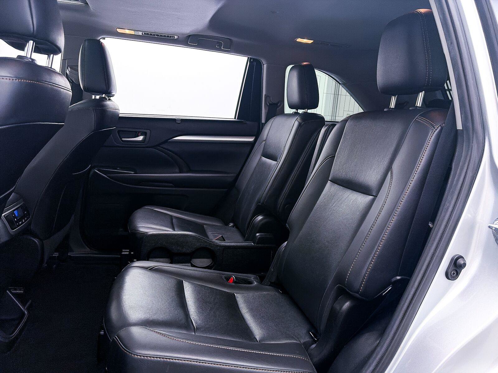 Used 2019 Toyota Highlander XLE FWD image 32
