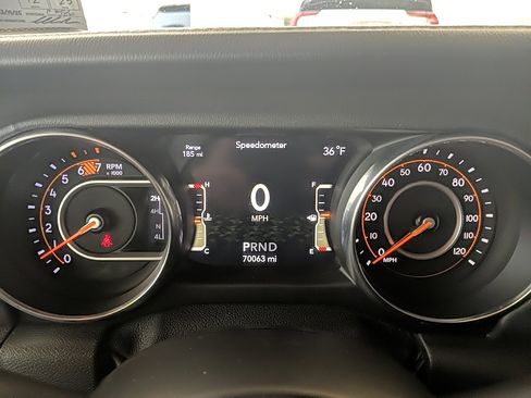 Used 2018 Jeep Wrangler Unlimited Sahara image 25