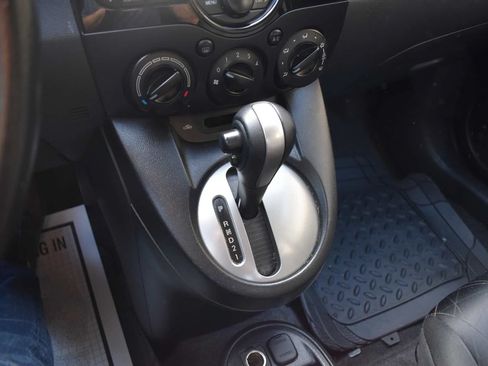 Used 2013 MAZDA MAZDA2 Sport FWD image 17