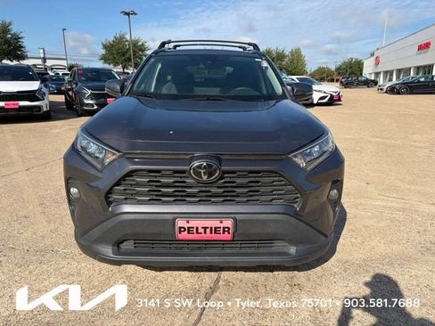 Used 2020 Toyota RAV4 XLE w/ Convenience Package FWD image 3