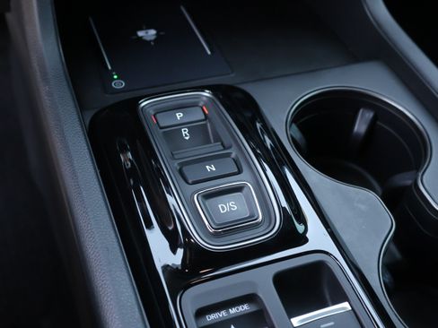 Used 2025 Honda Pilot TrailSport image 31