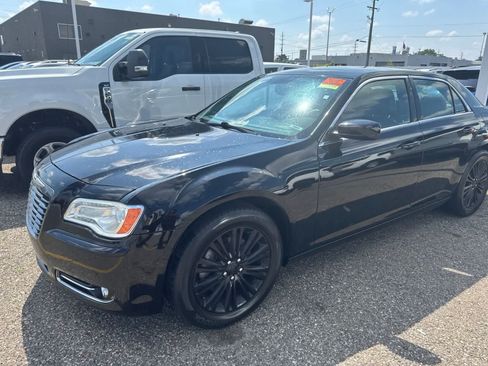 Used 2014 Chrysler 300 AWD w/ Driver Convenience Group image 21
