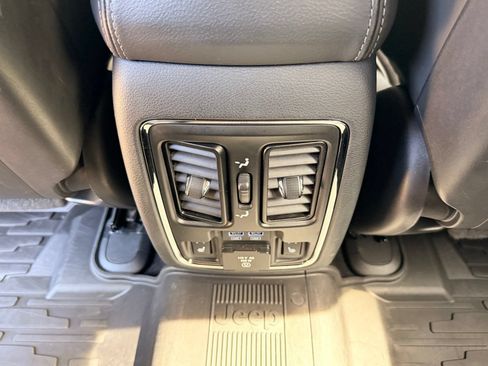 Used 2020 Jeep Grand Cherokee Summit w/ Platinum Series Group AWD/4WD image 16