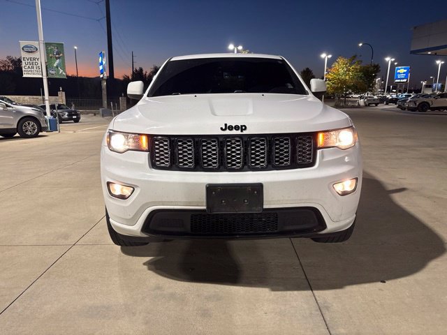 Used 2018 Jeep Grand Cherokee Altitude AWD/4WD image 2