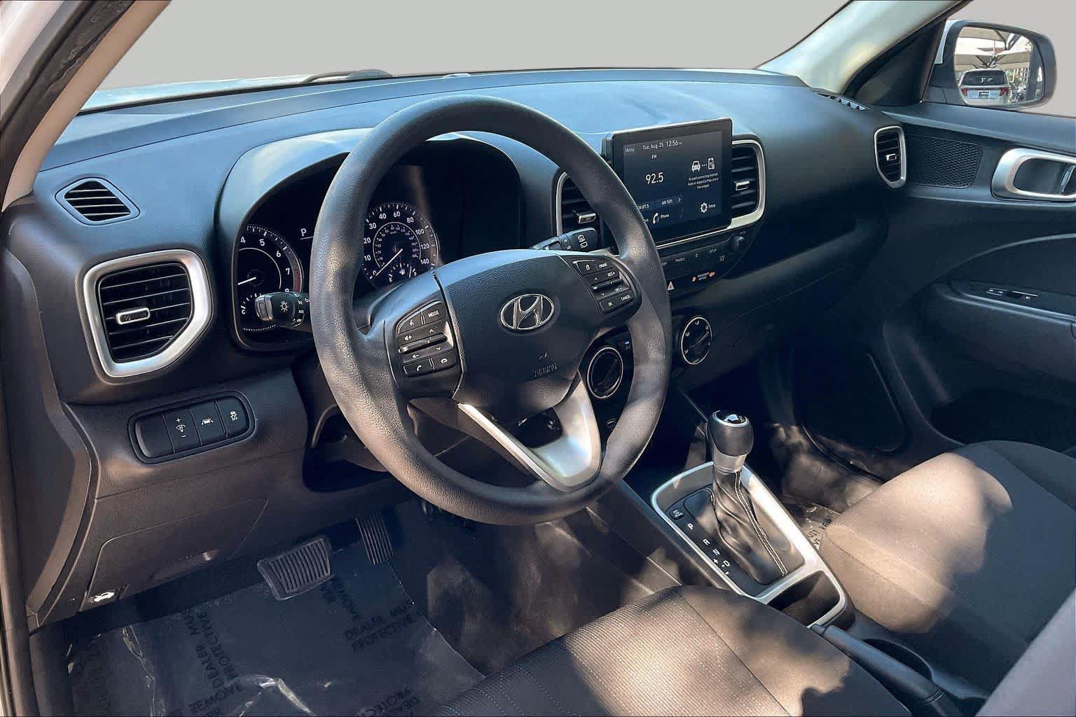 Used 2021 Hyundai Venue SE FWD image 18