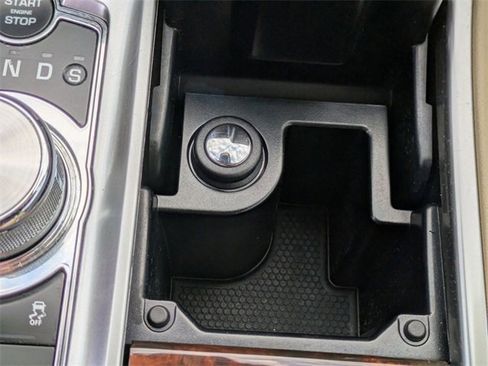 Used 2015 Jaguar XF Portfolio image 27