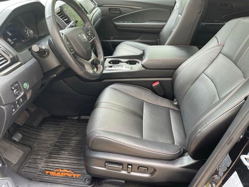 Certified 2025 Honda Passport TrailSport image 13