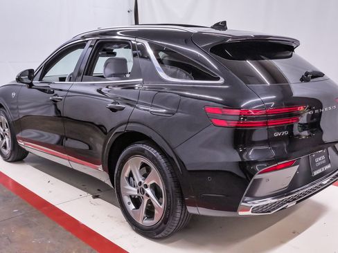 Certified 2026 Genesis GV70 2.5T Advanced image 8