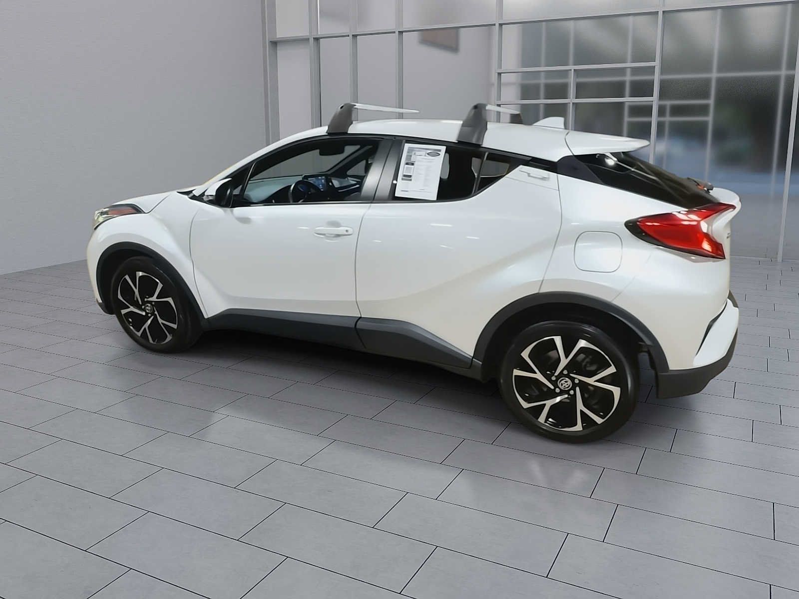 Used 2022 Toyota C-HR XLE FWD image 6