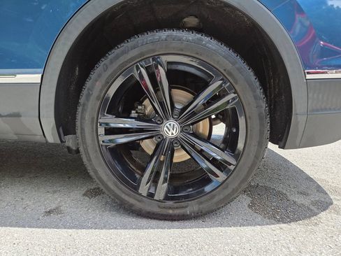Used 2020 Volkswagen Tiguan SE w/ Panoramic Sunroof Package FWD image 17