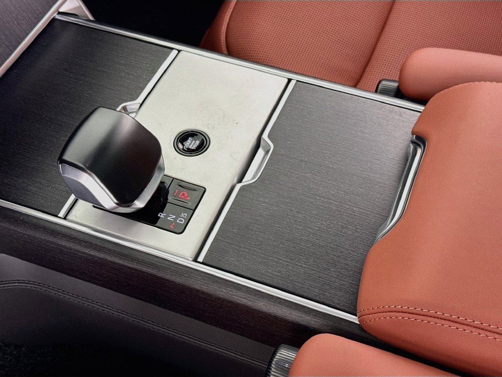 New 2026 Land Rover Range Rover SV AWD/4WD image 13