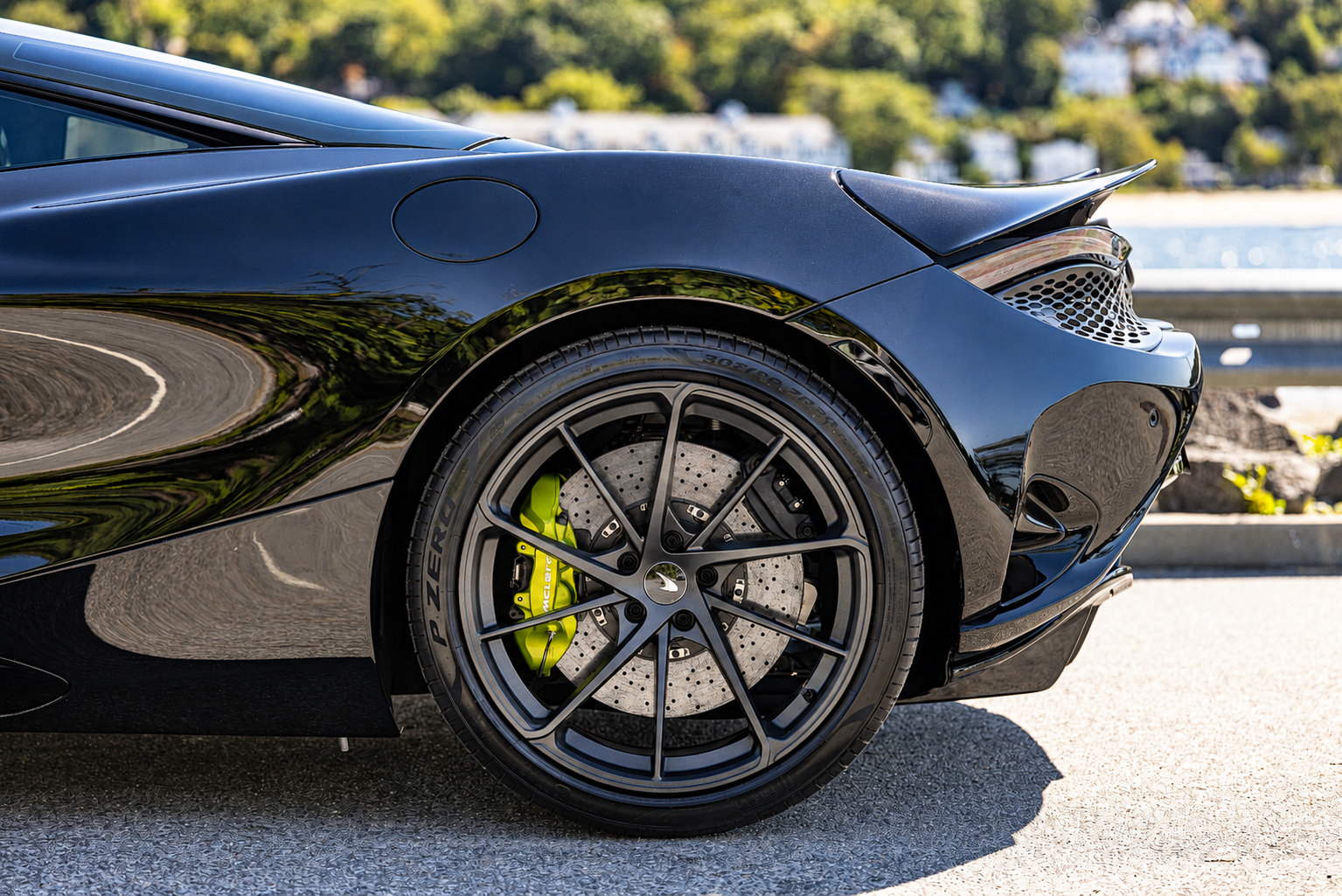 Used 2024 McLaren 750S RWD image 28