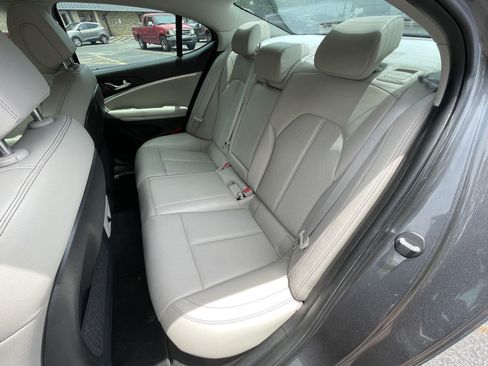 Used 2020 Genesis G70 2.0T RWD image 39