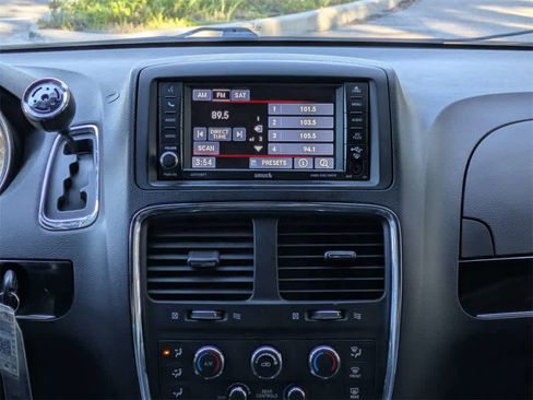 Used 2015 Dodge Grand Caravan SXT image 23