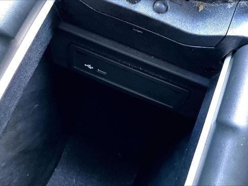 Used 2020 Mercedes-Benz GLB 250 4MATIC w/ Premium Package image 35