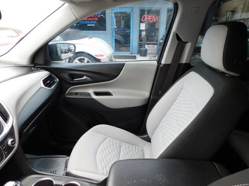 Used 2020 Chevrolet Equinox LS w/ LS Convenience Package image 36