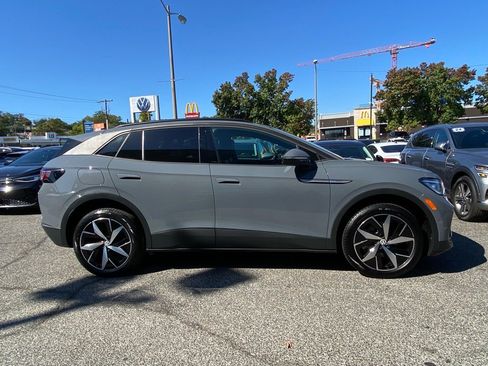 Used 2023 Volkswagen ID.4 Pro S image 2