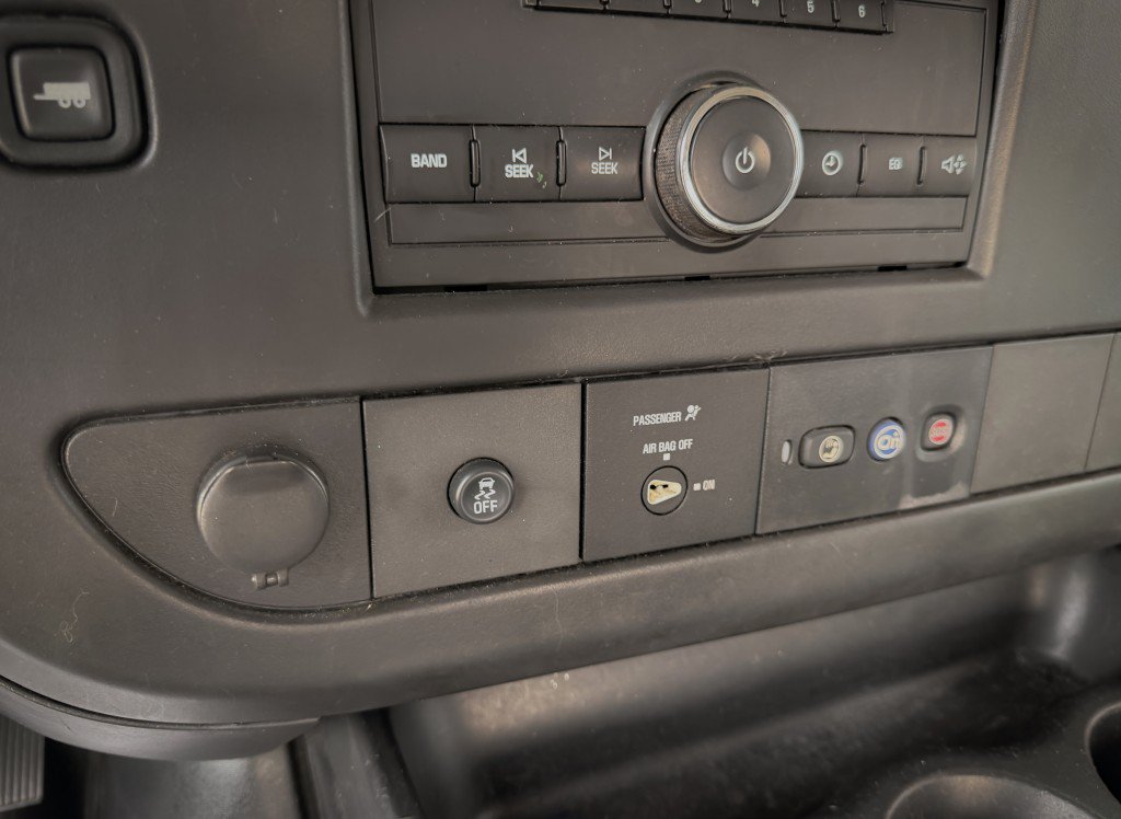 Used 2014 Chevrolet Express 2500 RWD image 19