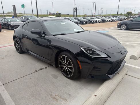 Used 2023 Toyota GR86 image 3