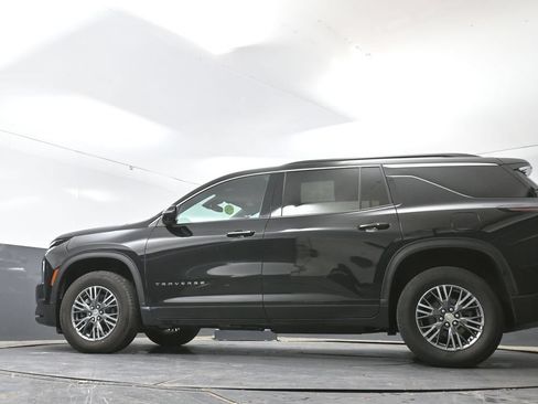 Used 2024 Chevrolet Traverse LT FWD image 30