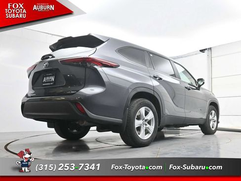 Used 2024 Toyota Highlander LE AWD/4WD image 20