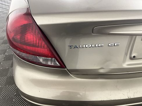 Used 2005 Ford Taurus SE image 11