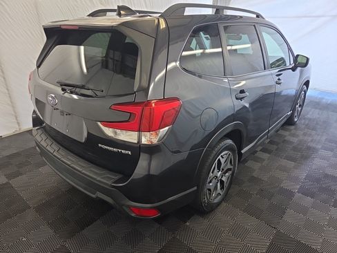 Used 2019 Subaru Forester Premium AWD/4WD image 6