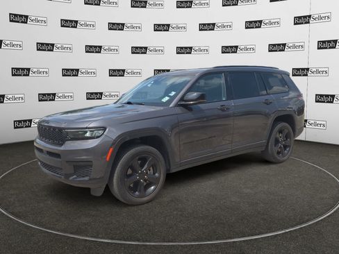 Used 2023 Jeep Grand Cherokee L Laredo RWD image 2