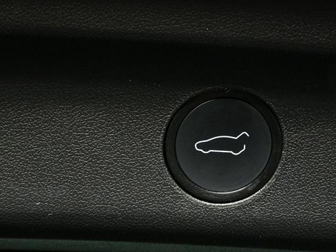 Used 2022 Tesla Model Y Long Range AWD/4WD image 25
