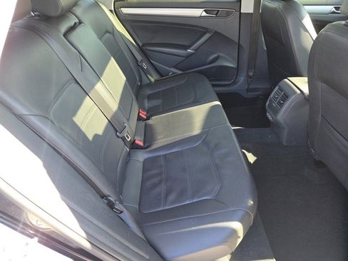 Used 2019 Volkswagen Passat 2.0T Wolfsburg w/ Wheels & Sunroof Package image 8