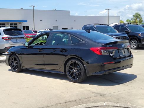 Used 2023 Honda Civic Sport image 4