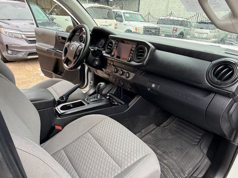 Used 2022 Toyota Tacoma SR RWD image 14