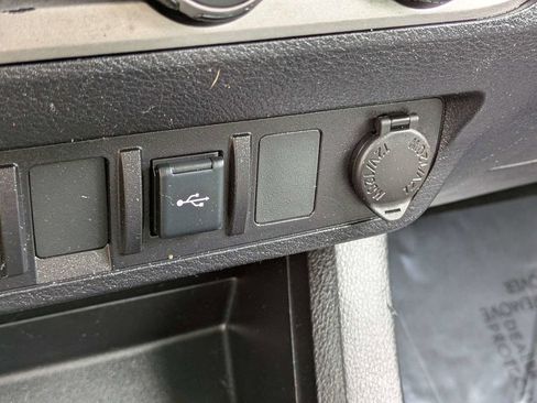 Used 2020 Toyota Tacoma SR w/ SR Convenience Package image 21