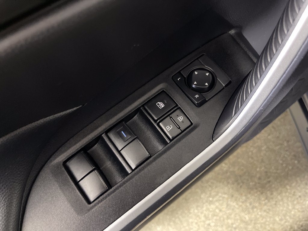 Certified 2025 Toyota RAV4 LE AWD/4WD image 16