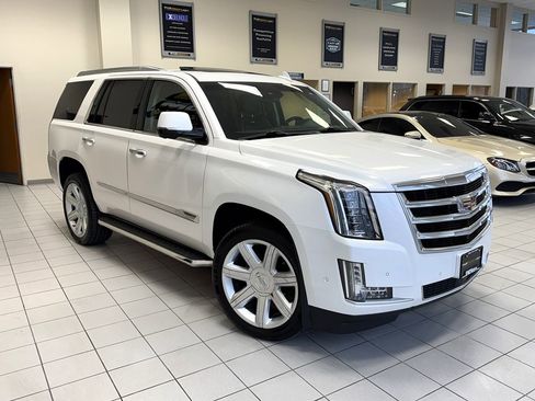 Used 2017 Cadillac Escalade Premium Luxury image 7