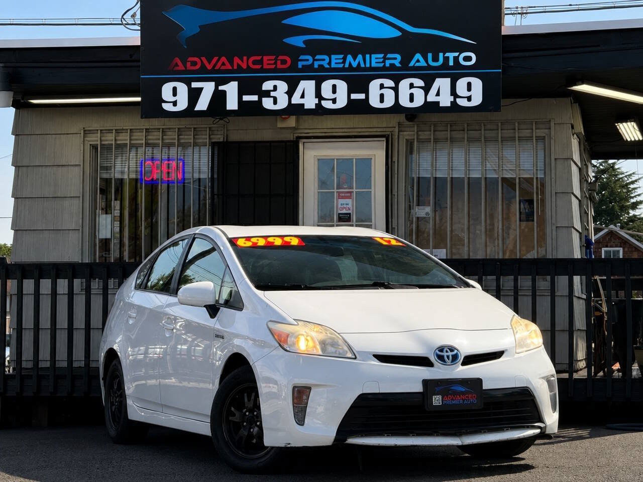 Used 2012 Toyota Prius Two FWD image 1