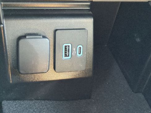 Used 2022 Ford Explorer XLT w/ Equipment Group 202A image 31