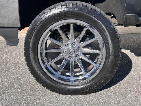 Used 2018 Chevrolet Silverado 1500 LT w/ All Star Edition image 9