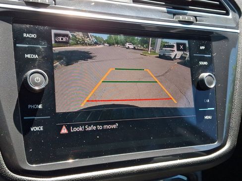Certified 2023 Volkswagen Tiguan SE R-Line AWD/4WD image 18