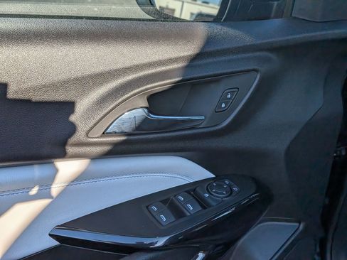 Used 2025 Chevrolet Trax LT w/ LT Convenience Package image 15